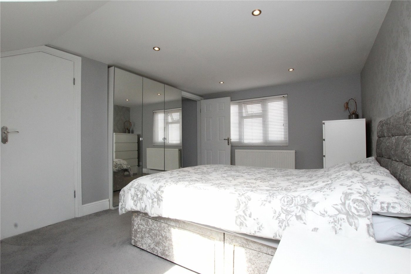 4 bedroom house for sale in London | Robinson Jackson