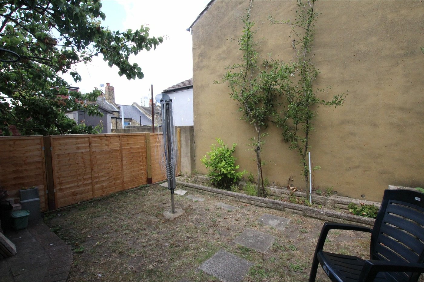 4 bedroom house for sale in London | Robinson Jackson