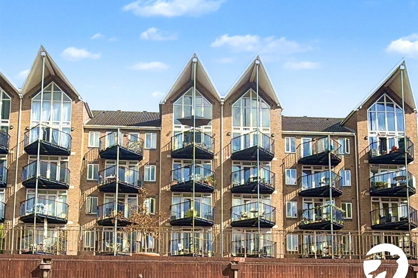 3 bedroom property for sale in Valleta Way | Robinson Michael & Jackson