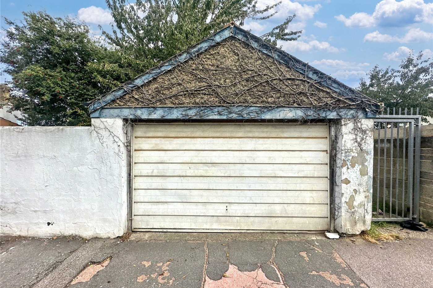 2 bedroom property for sale in Gillingham | Robinson Michael & Jackson