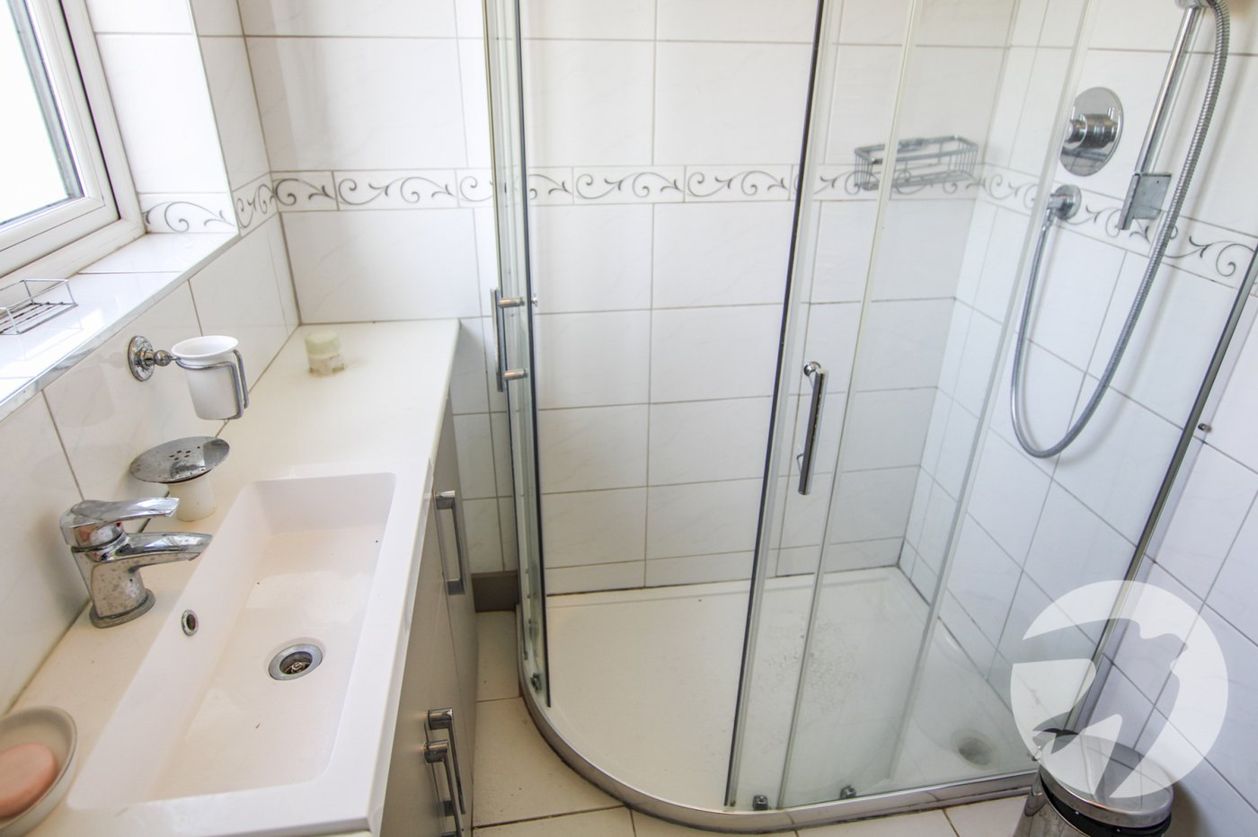 3 bedroom house for sale in London | Robinson Jackson