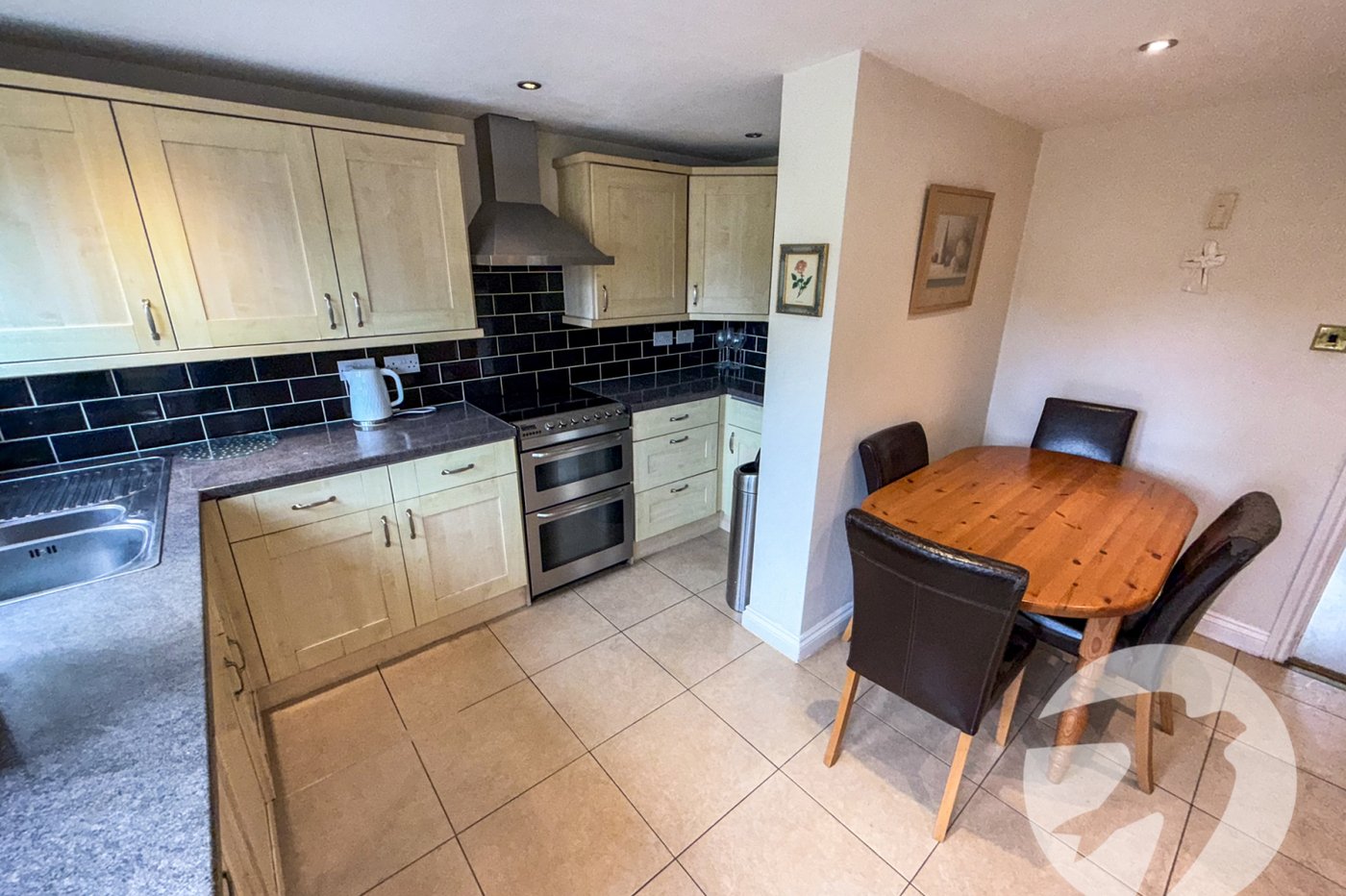 3 bedroom house for sale in London | Robinson Jackson