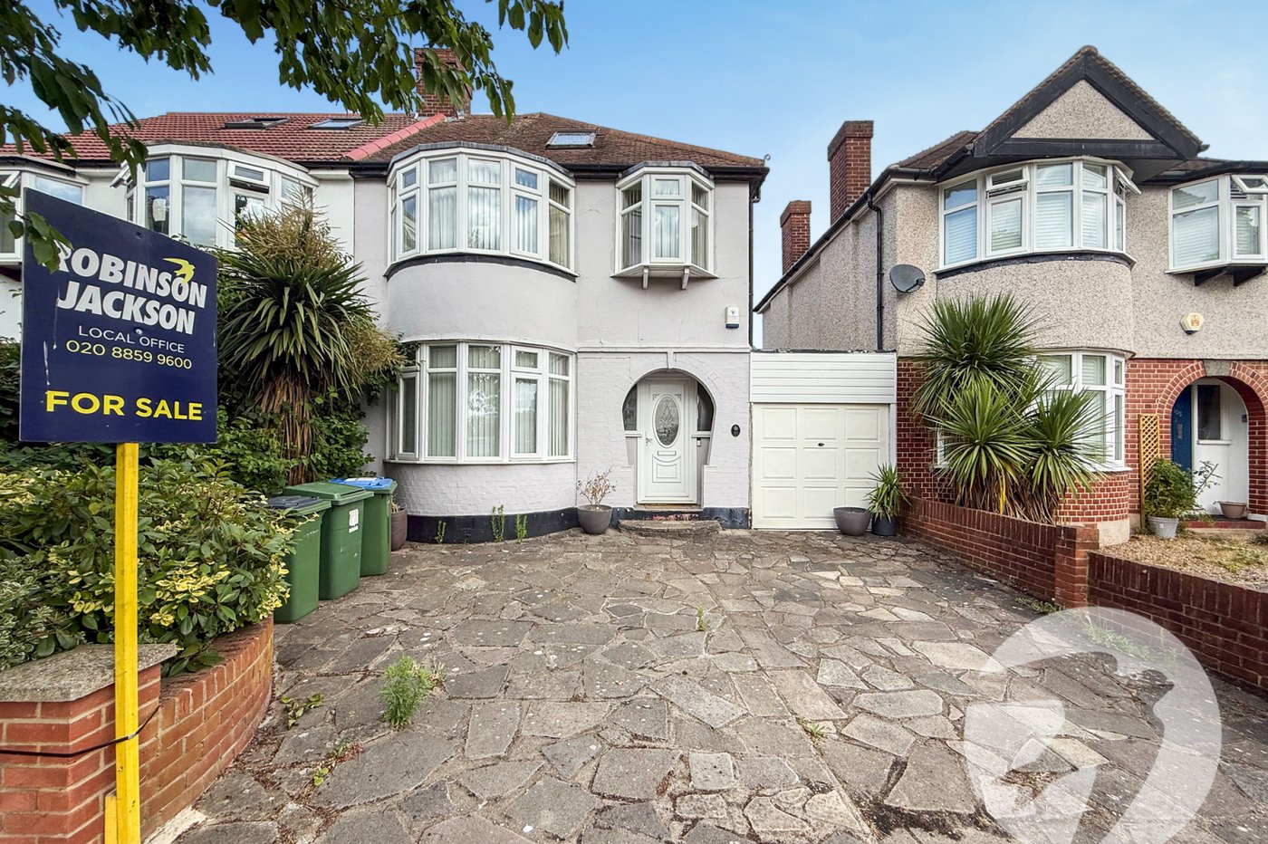 3 bedroom house for sale in London | Robinson Jackson