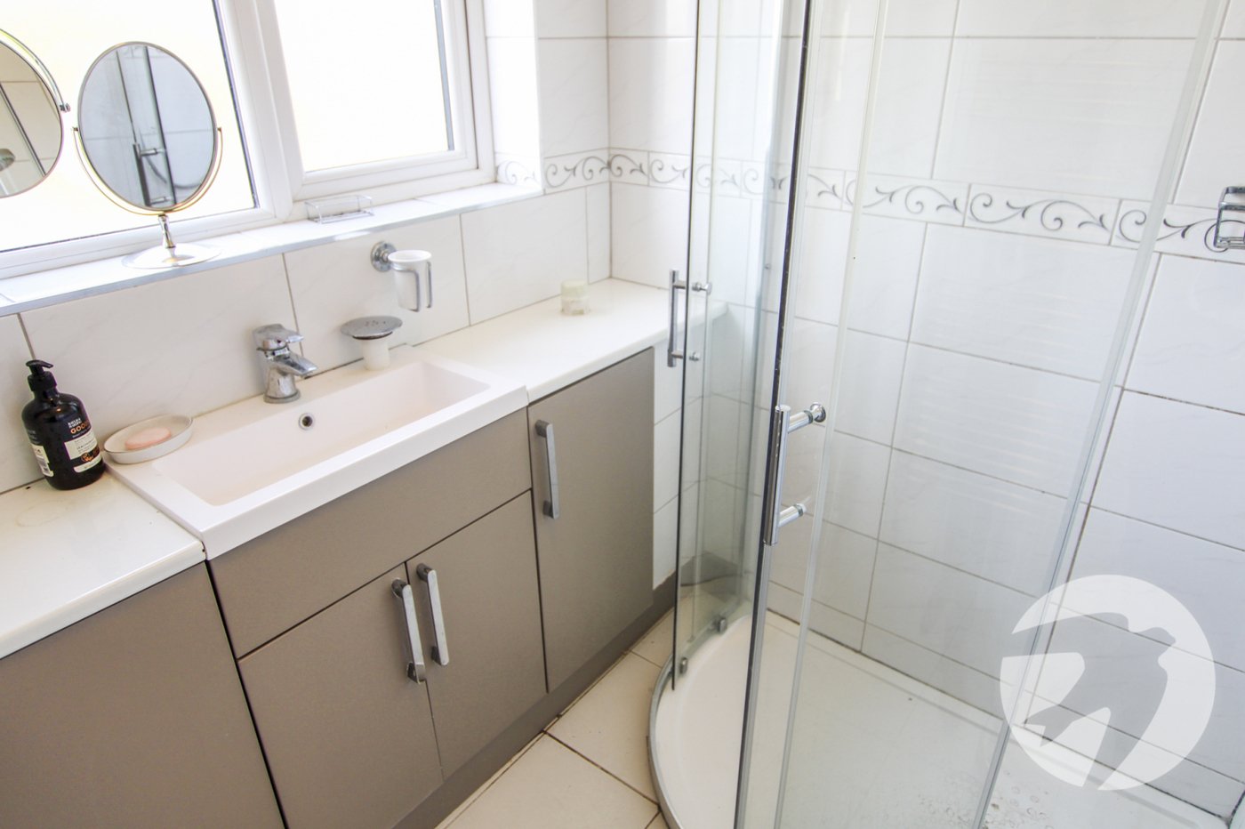 3 bedroom house for sale in London | Robinson Jackson