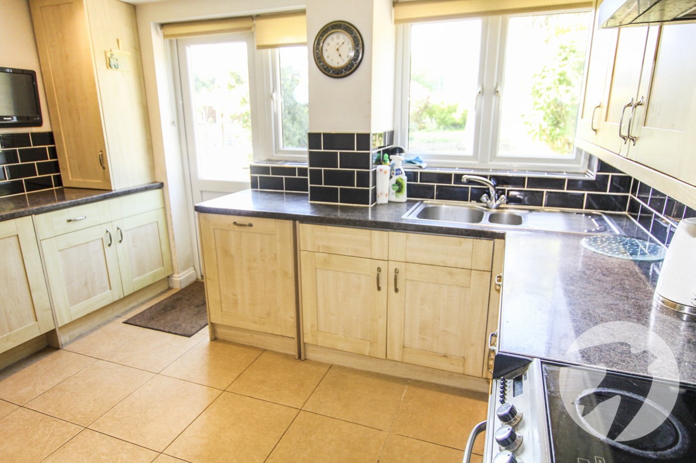 3 bedroom house for sale in London | Robinson Jackson