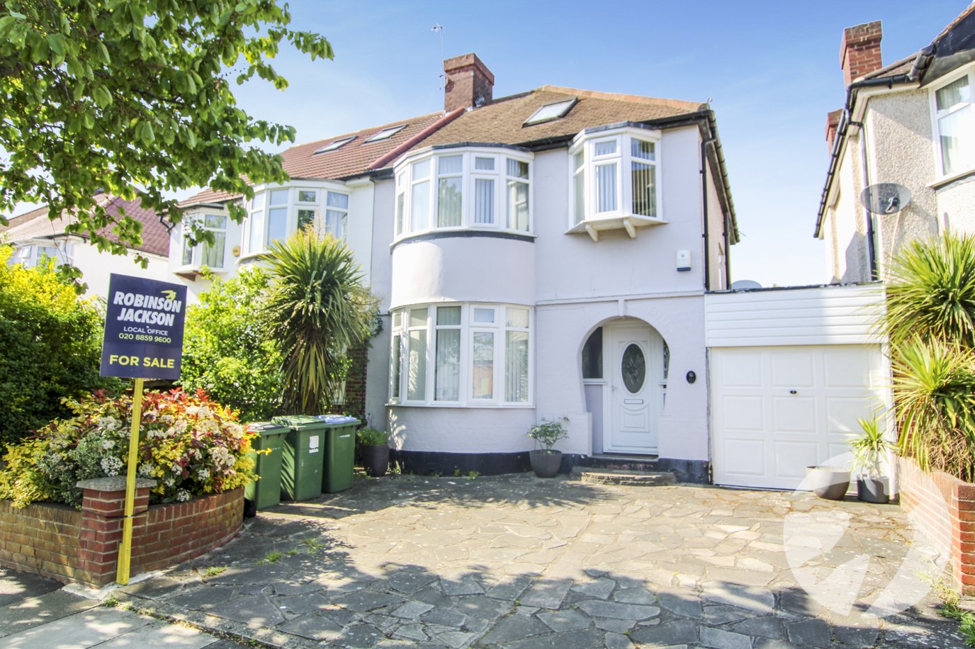 3 bedroom house for sale in London | Robinson Jackson