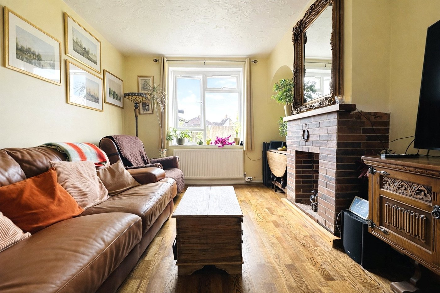 2 bedroom property for sale in London | Robinson Jackson