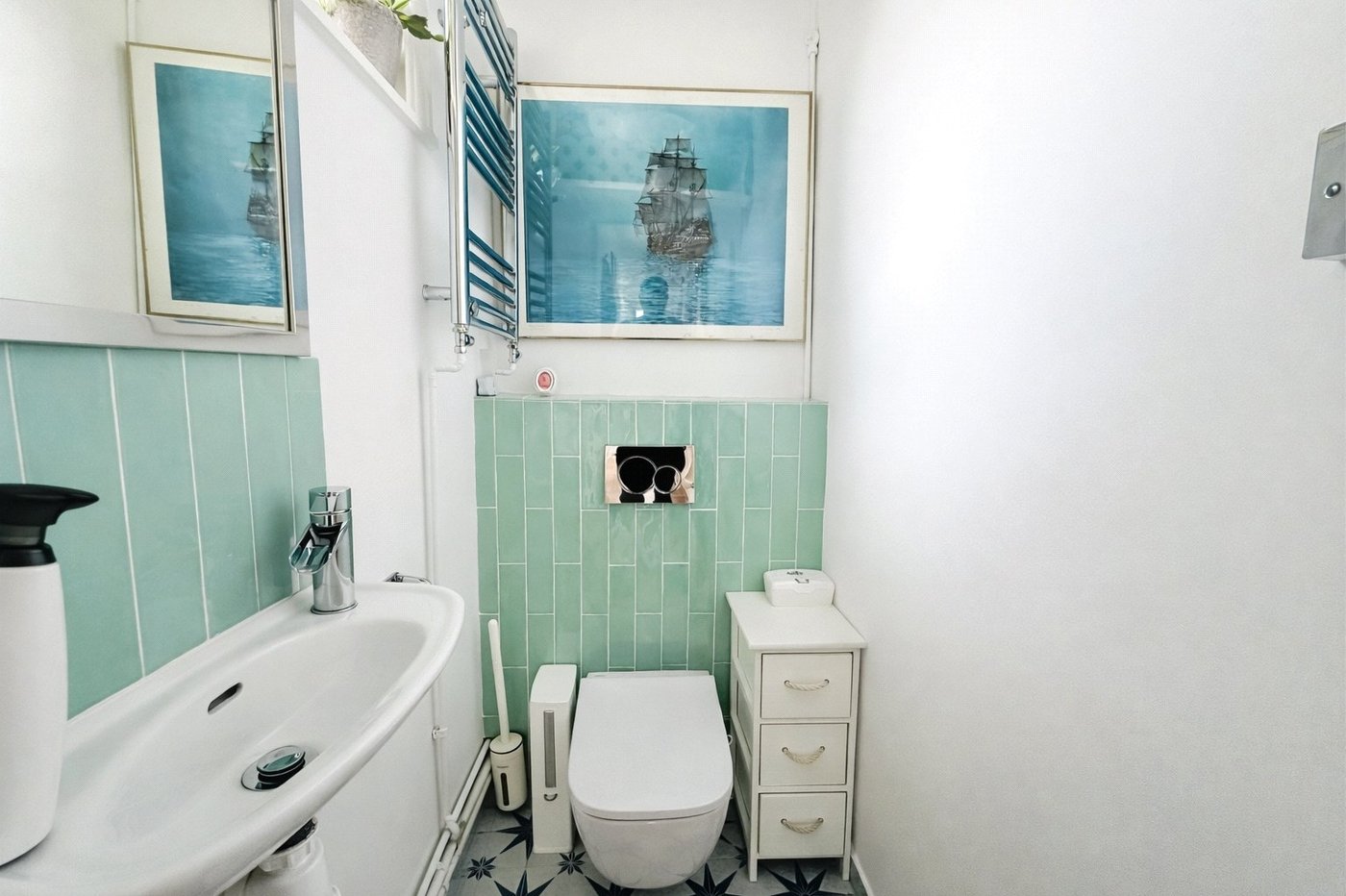 2 bedroom property for sale in London | Robinson Jackson