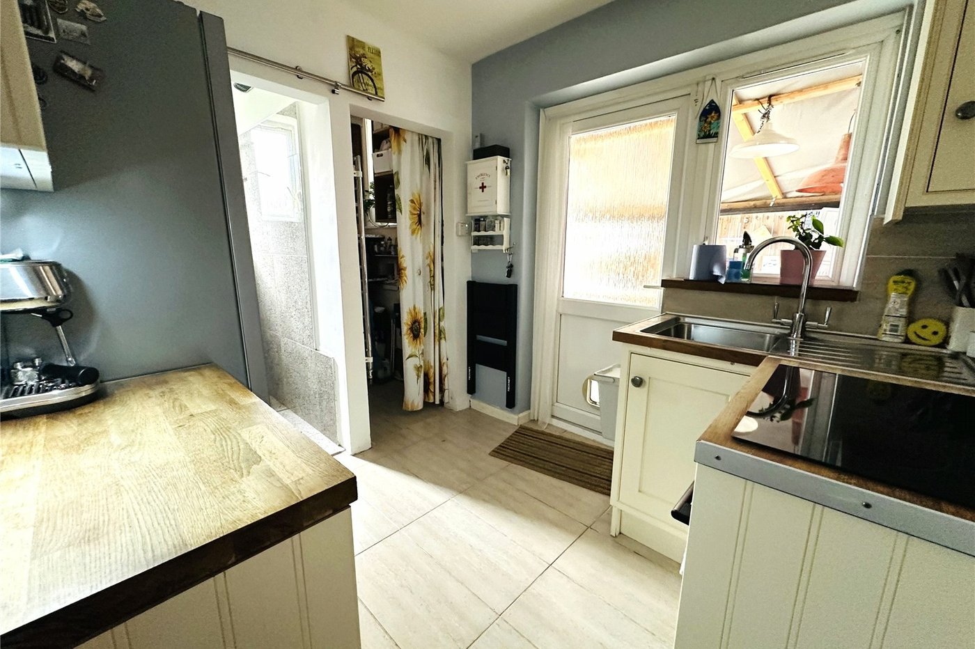 2 bedroom property for sale in London | Robinson Jackson