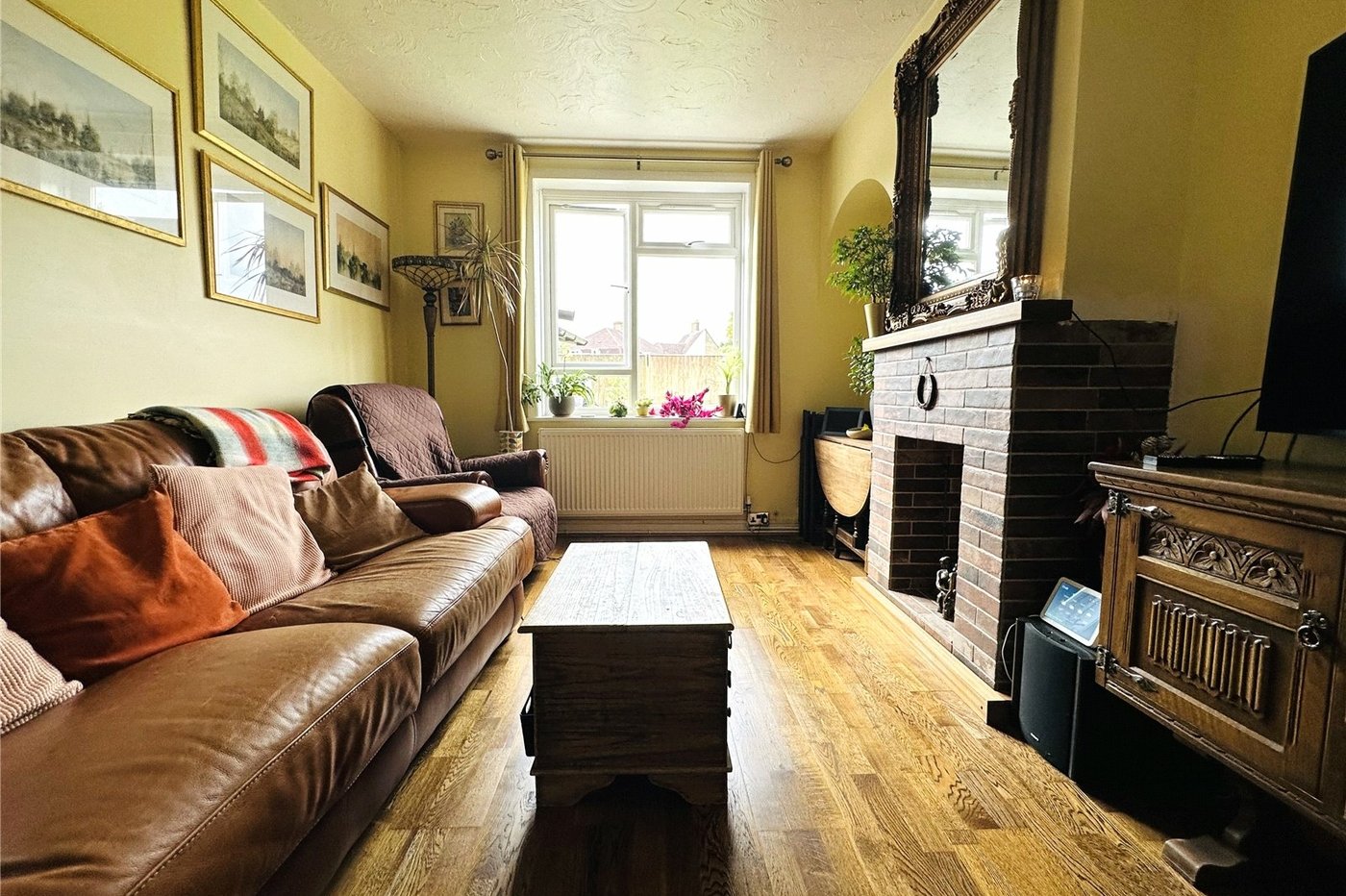 2 bedroom property for sale in London | Robinson Jackson