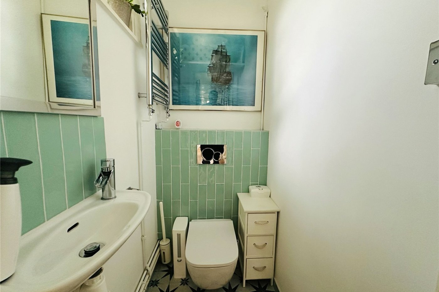 2 bedroom property for sale in London | Robinson Jackson