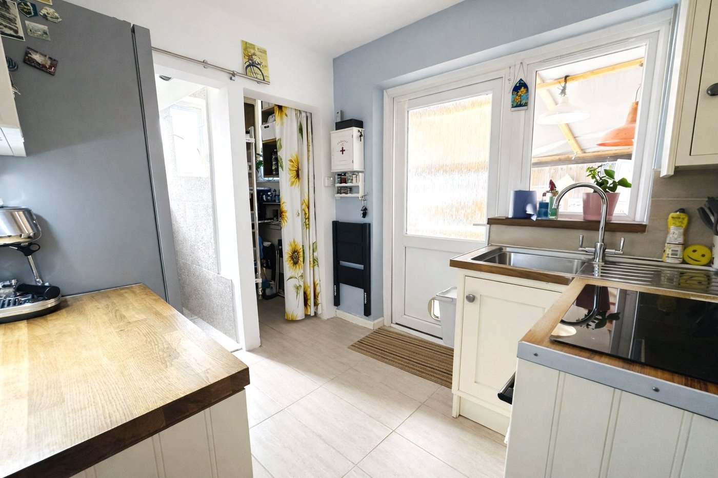 2 bedroom property for sale in London | Robinson Jackson