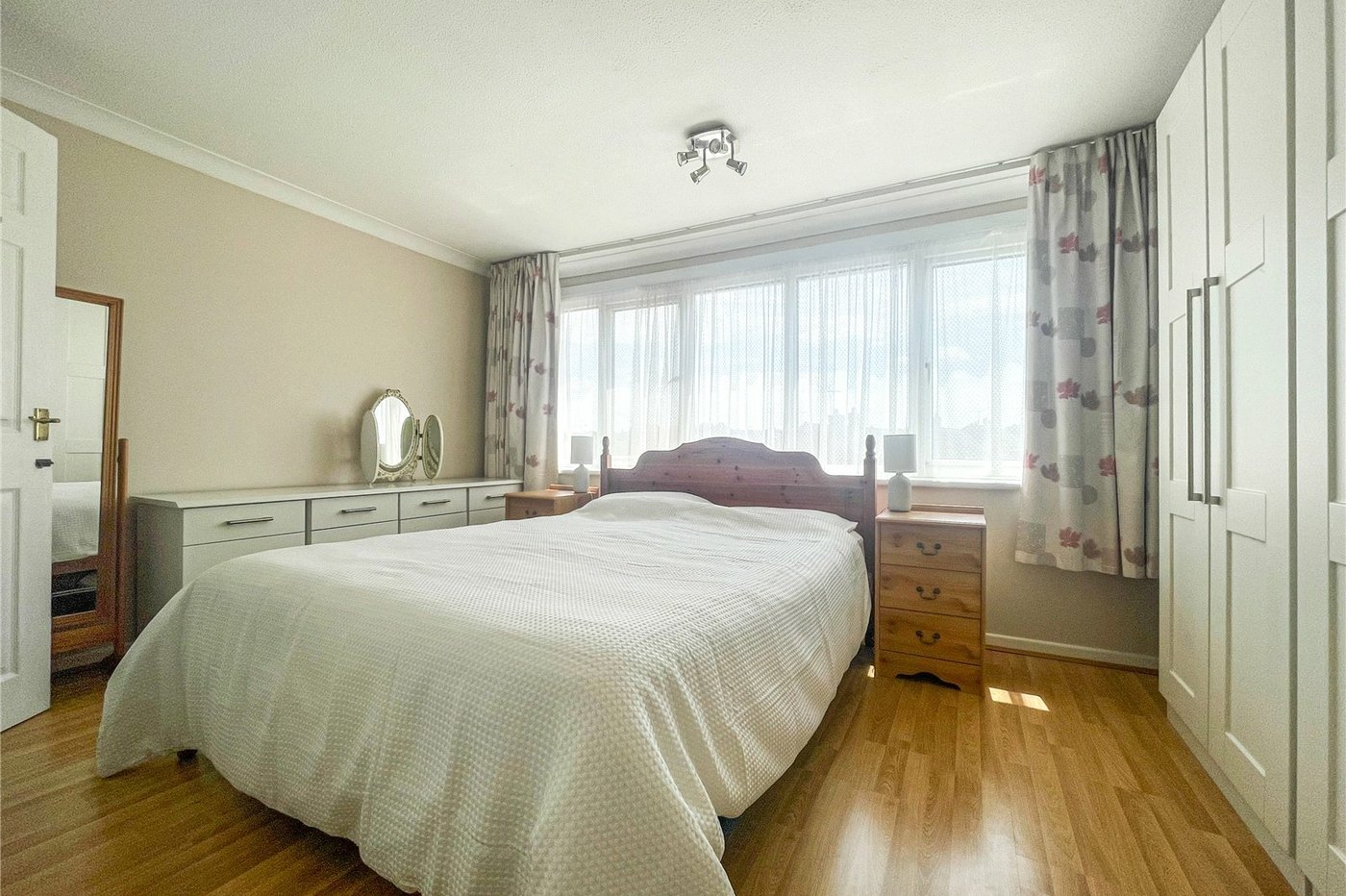 4 bedroom property for sale in Rainham | Robinson Michael & Jackson