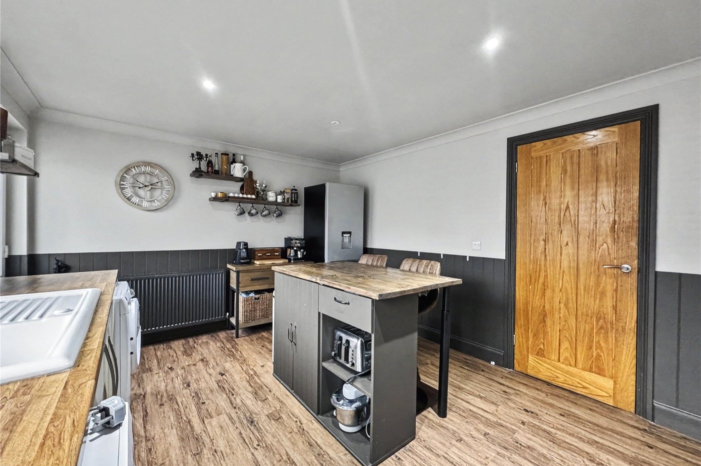 4 bedroom property for sale in Rainham | Robinson Michael & Jackson