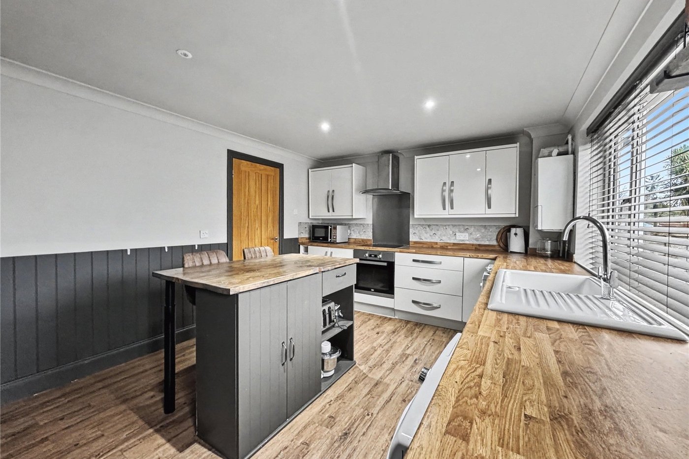 4 bedroom property for sale in Rainham | Robinson Michael & Jackson