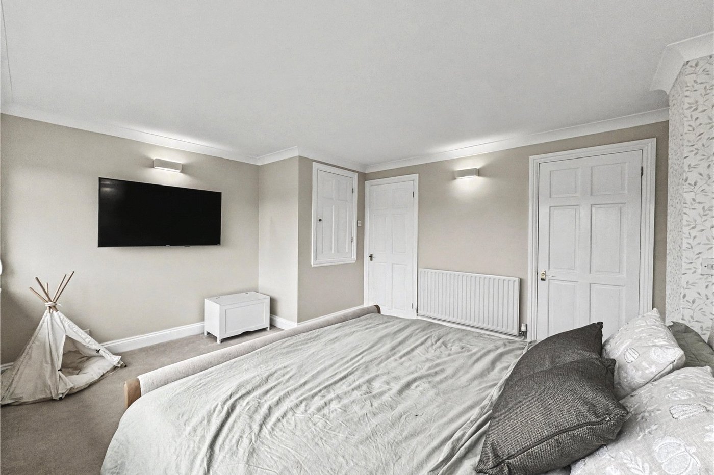 4 bedroom property for sale in Rainham | Robinson Michael & Jackson