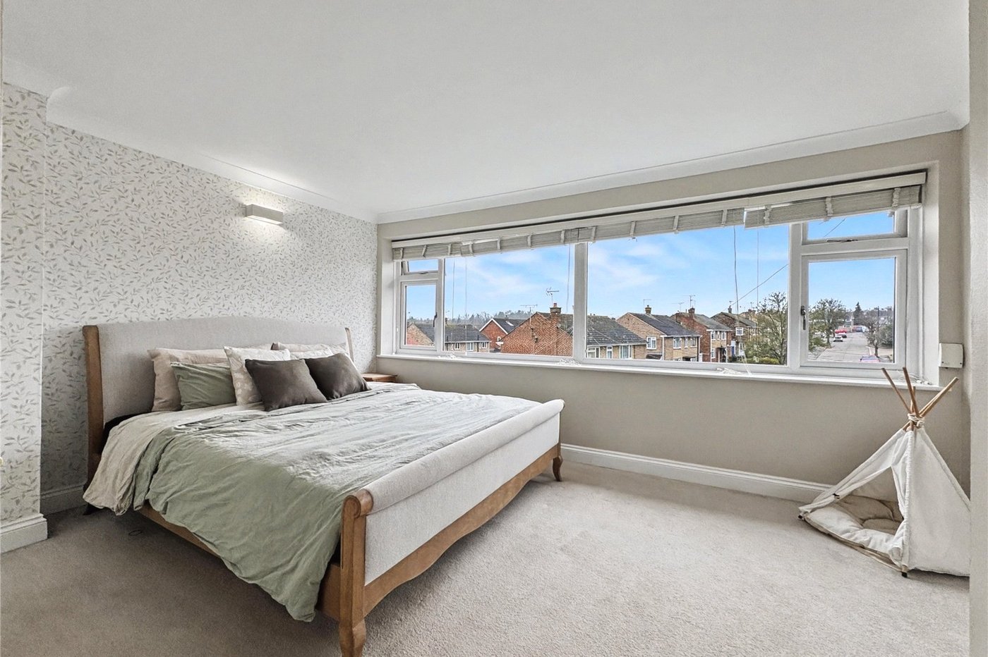 4 bedroom property for sale in Rainham | Robinson Michael & Jackson