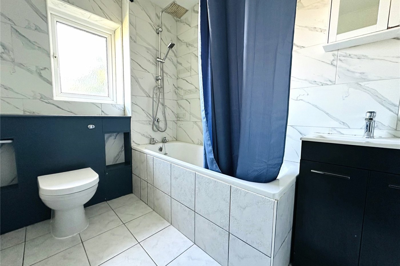 2 bedroom property for sale in London | Robinson Jackson