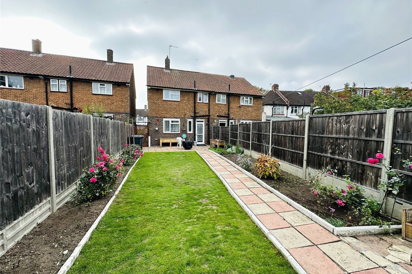 3 bedroom house for sale in London | Robinson Jackson