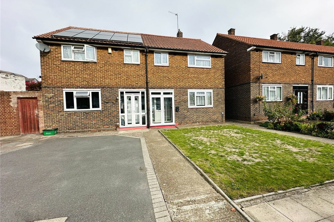 3 bedroom house for sale in London | Robinson Jackson