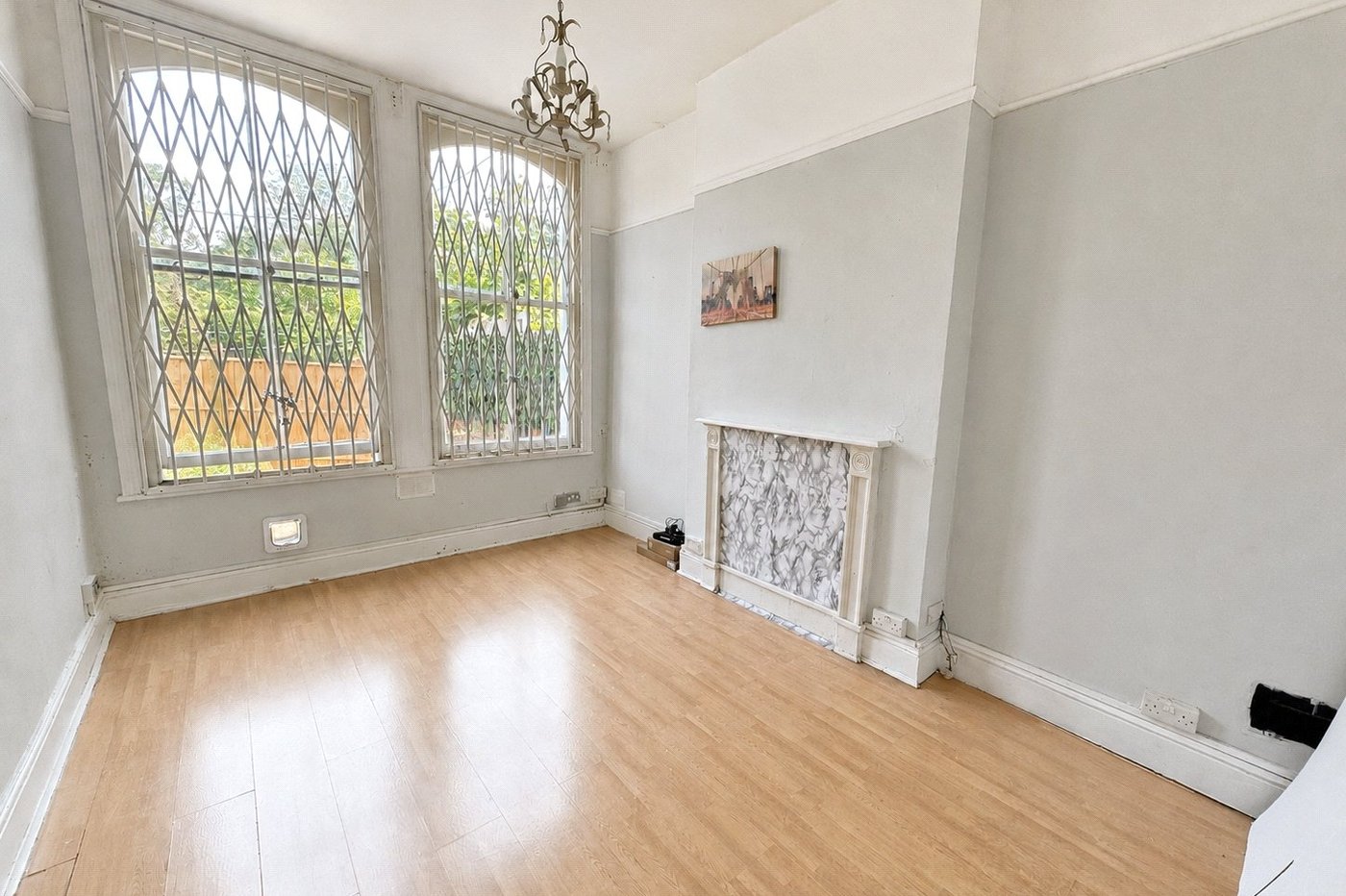 2 bedroom property for sale in London | Robinson Jackson