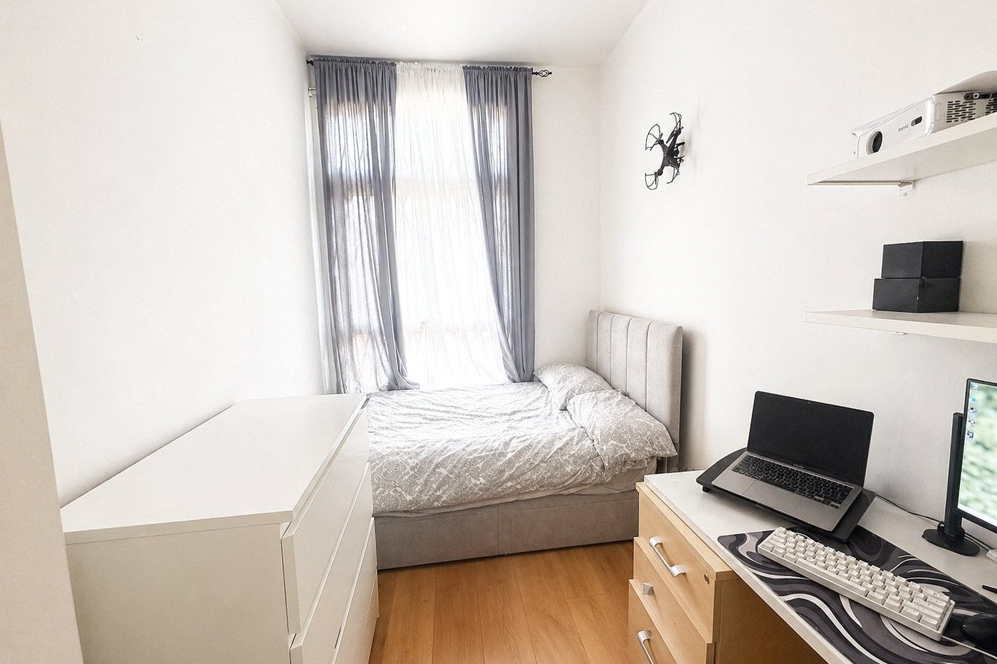 2 bedroom property for sale in London | Robinson Jackson