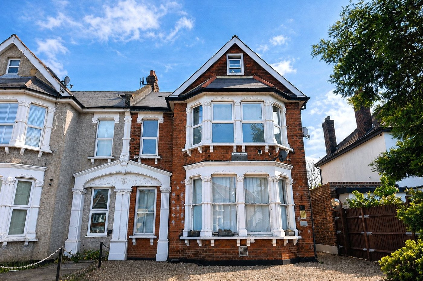 2 bedroom property for sale in London | Robinson Jackson