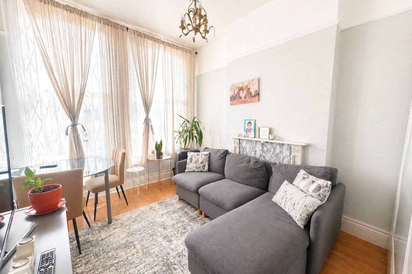 2 bedroom property for sale in London | Robinson Jackson