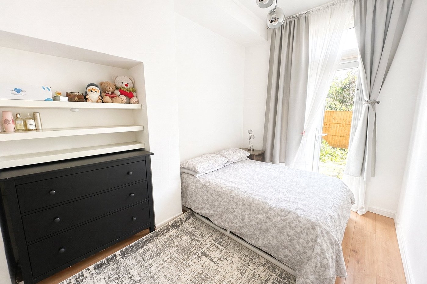 2 bedroom property for sale in London | Robinson Jackson