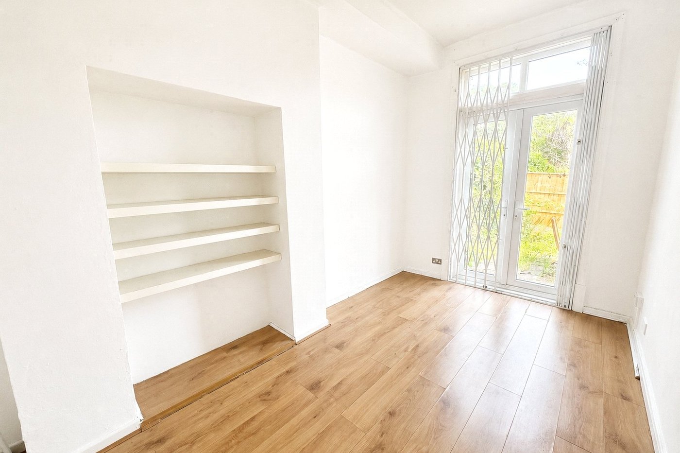2 bedroom property for sale in London | Robinson Jackson