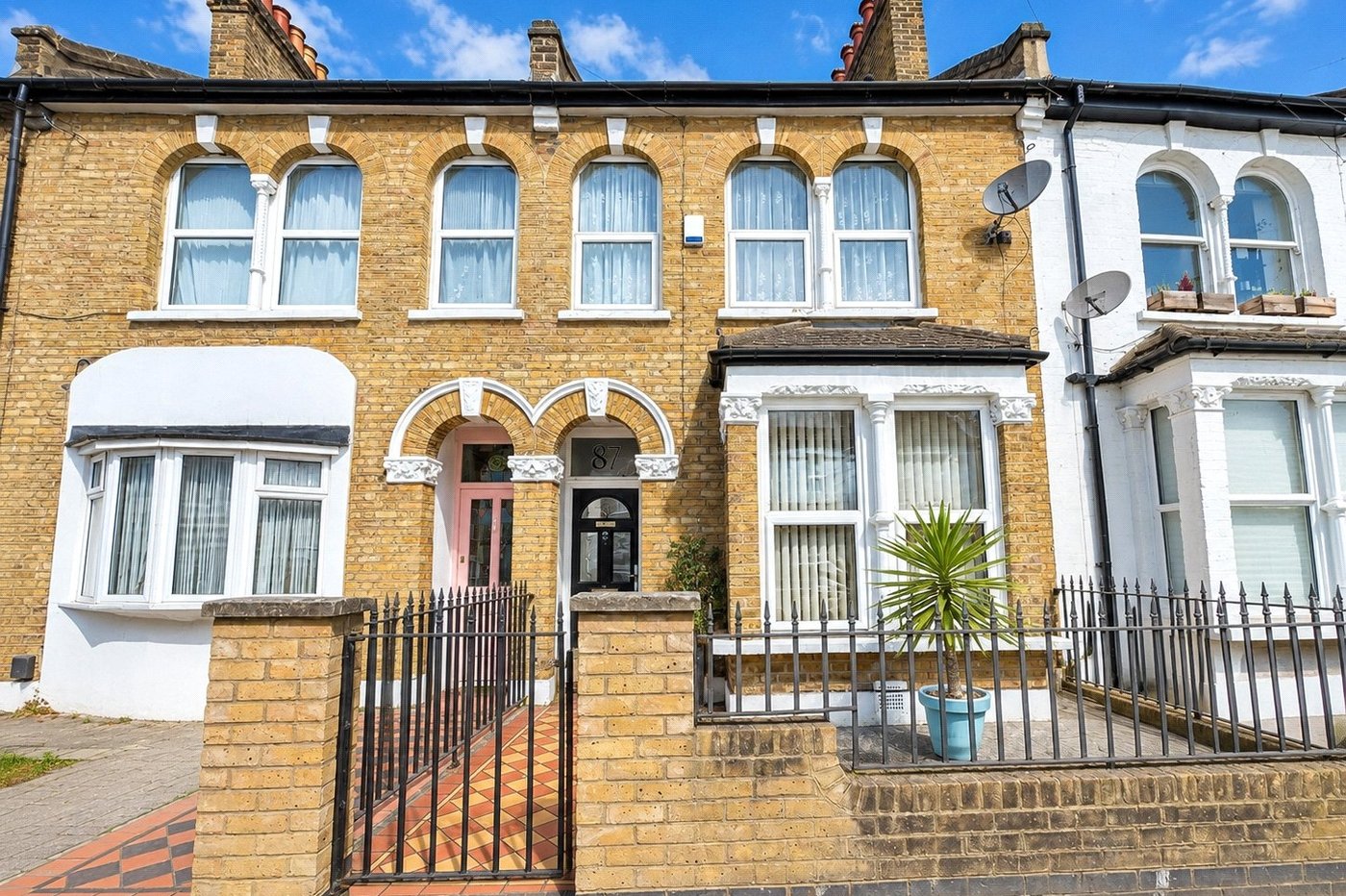 3 bedroom house for sale in London | Robinson Jackson