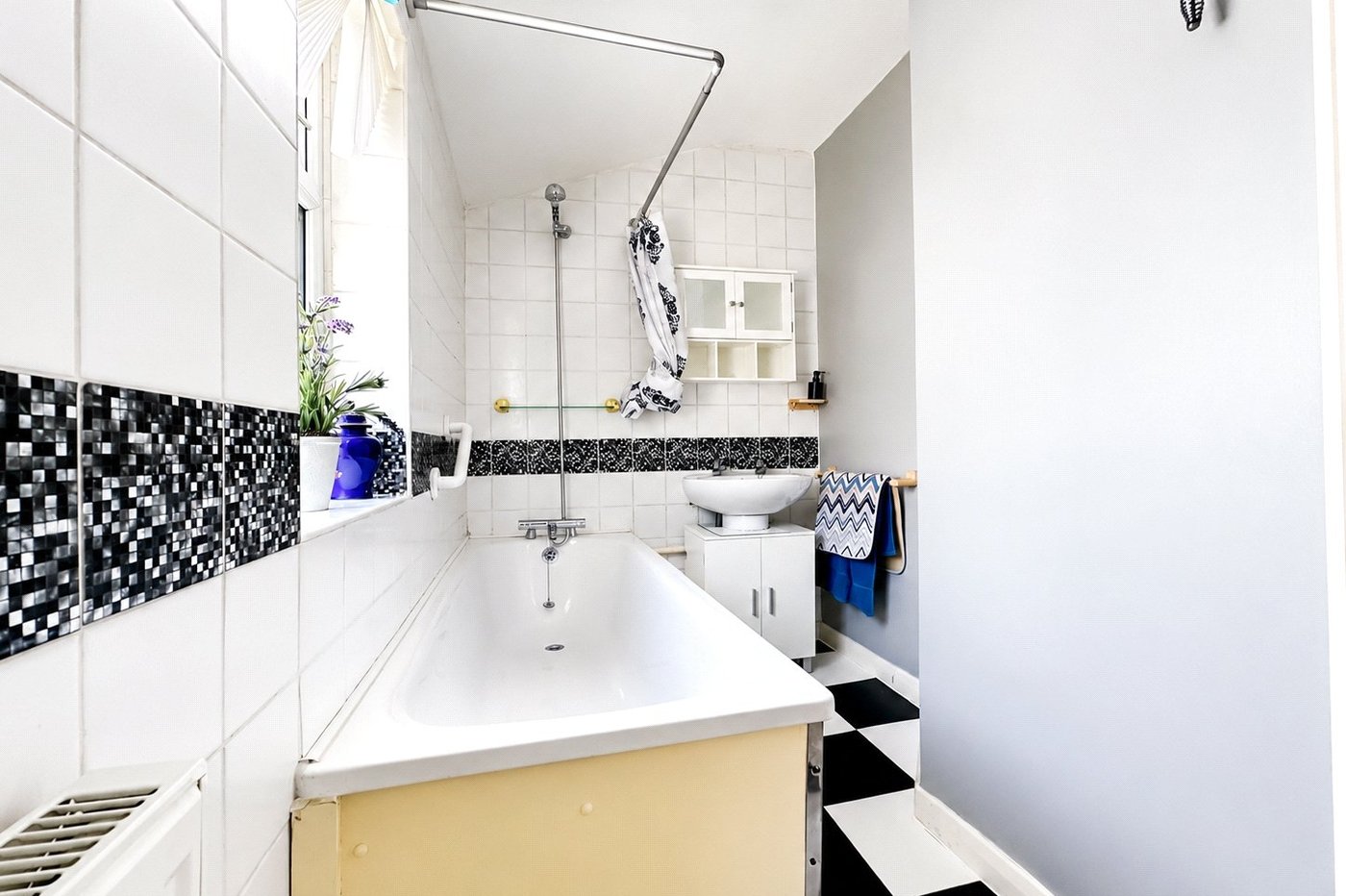 3 bedroom house for sale in London | Robinson Jackson