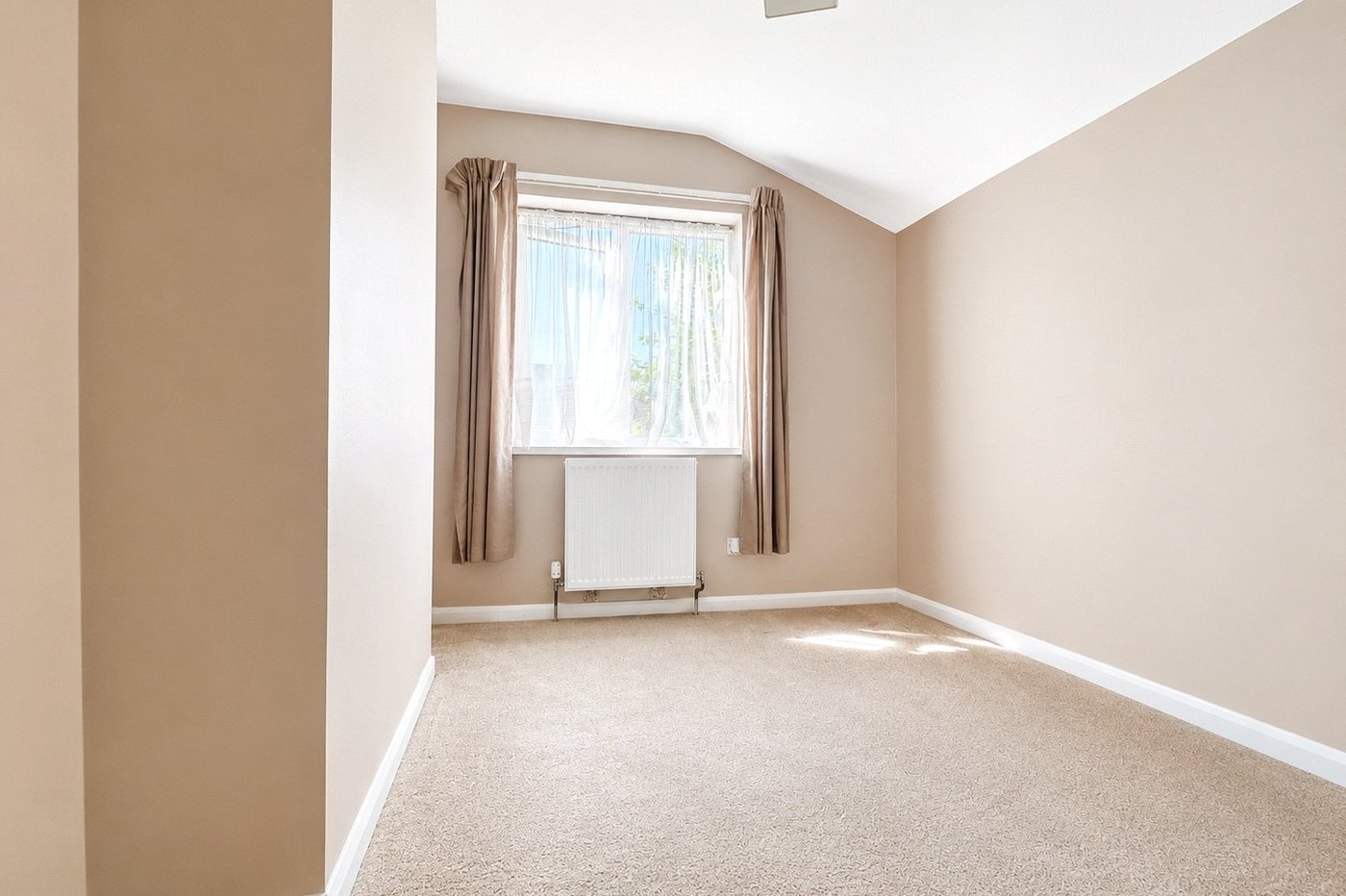 3 bedroom house for sale in London | Robinson Jackson
