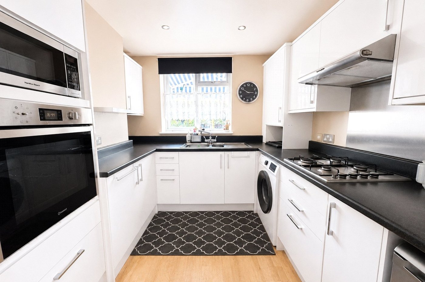 3 bedroom house for sale in London | Robinson Jackson