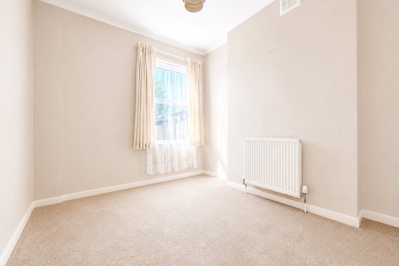 3 bedroom house for sale in London | Robinson Jackson