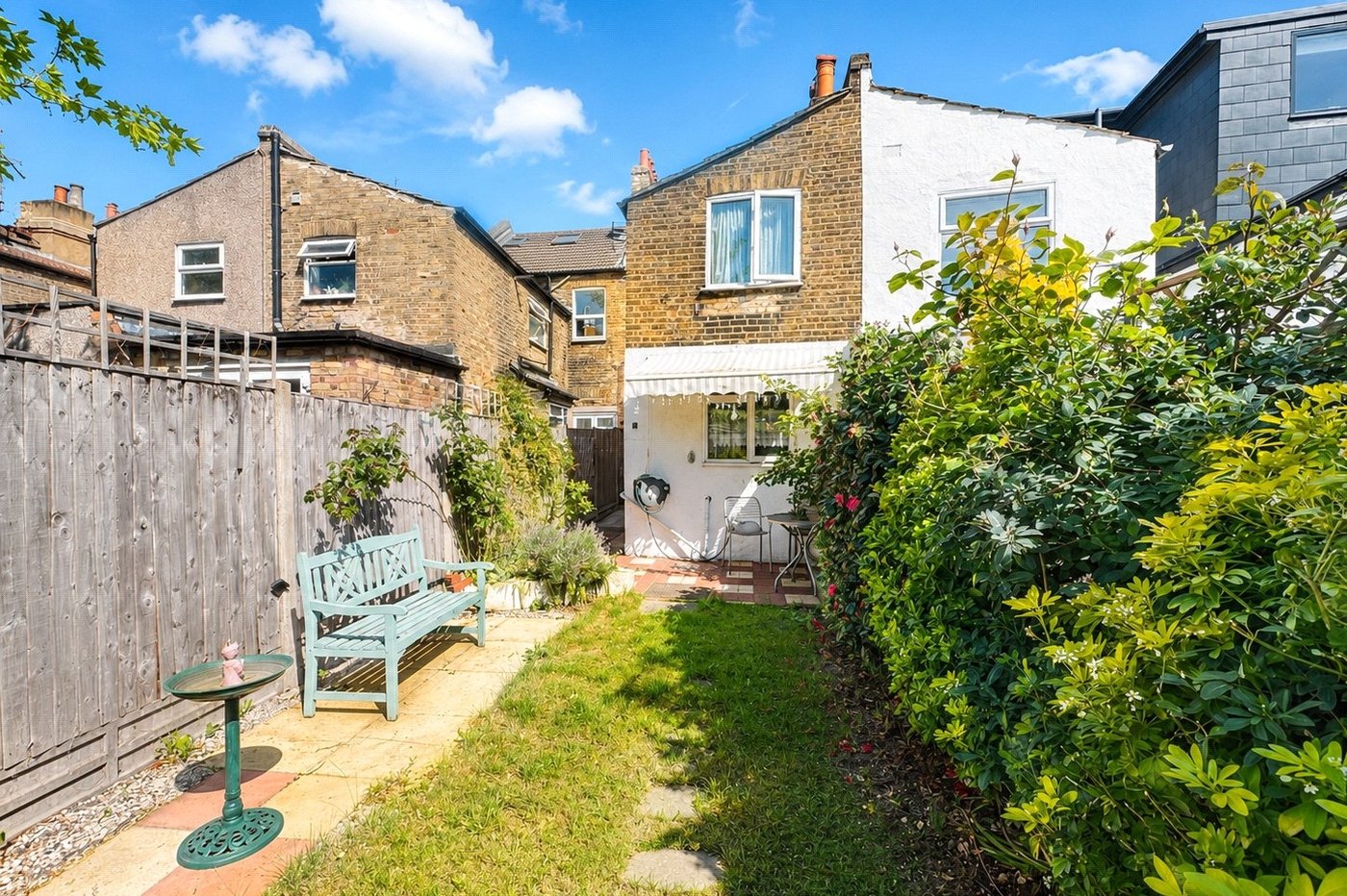 3 bedroom house for sale in London | Robinson Jackson