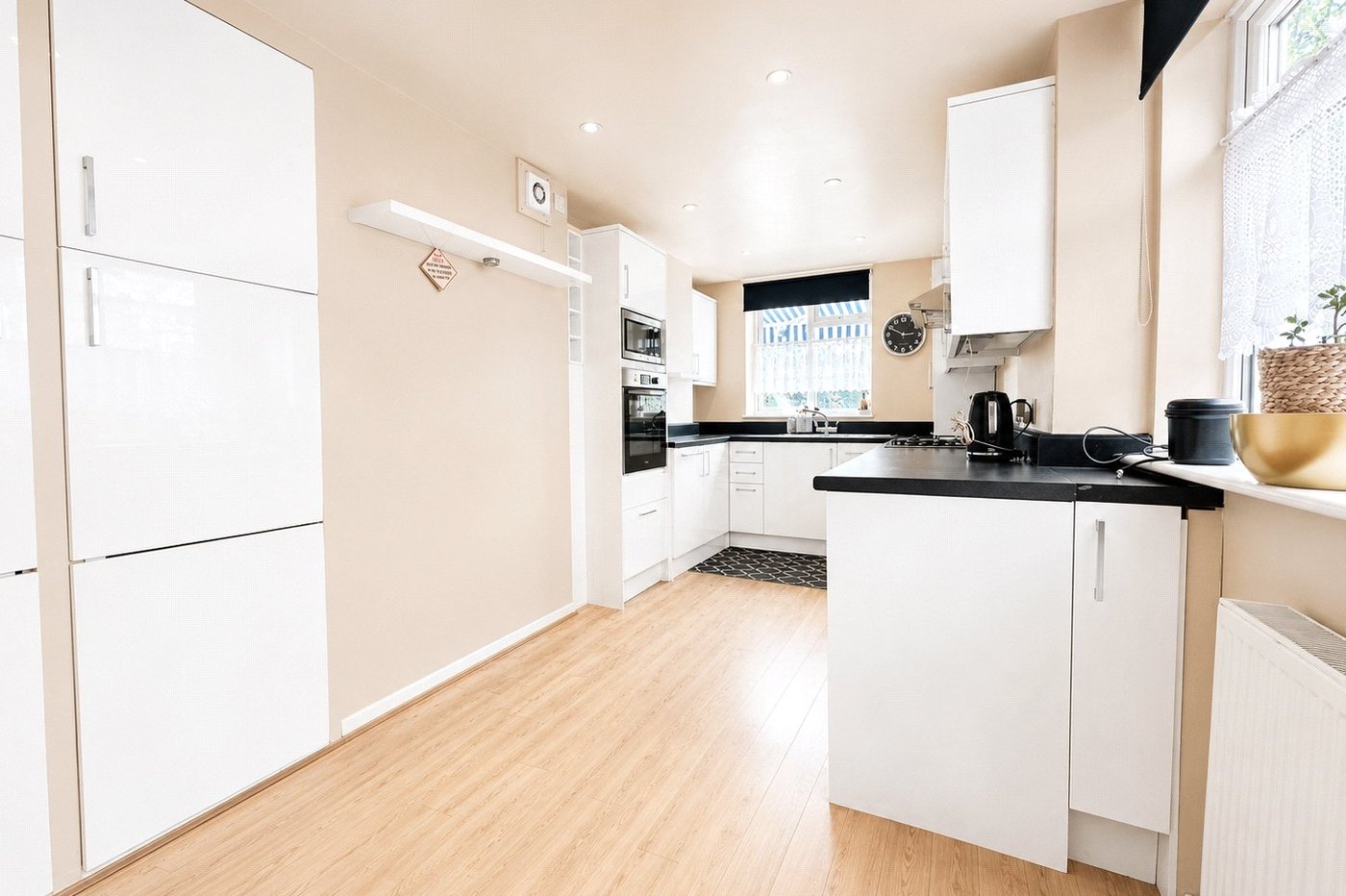 3 bedroom house for sale in London | Robinson Jackson