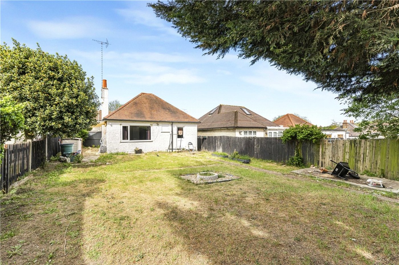 2 bedroom bungalow for sale in Orpington | Robinson Jackson