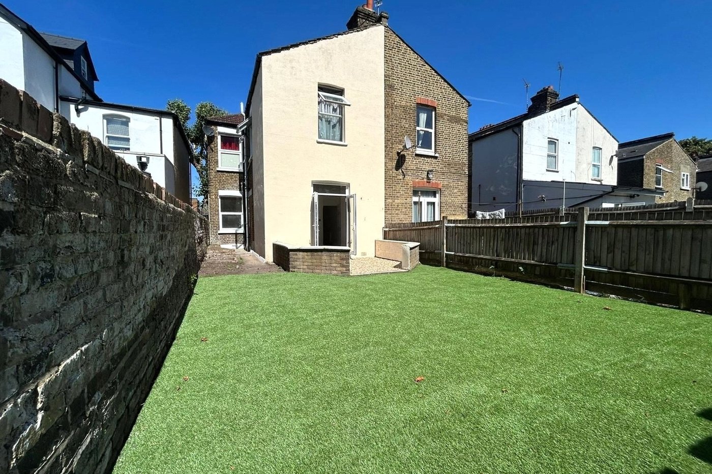 2 bedroom property for sale in Catford | Robinson Jackson