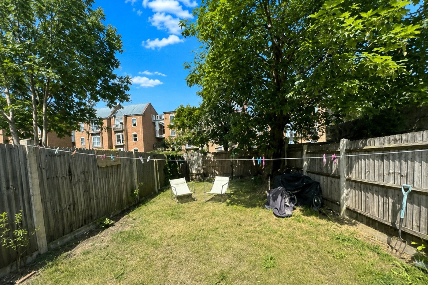 2 bedroom property for sale in London | Robinson Jackson