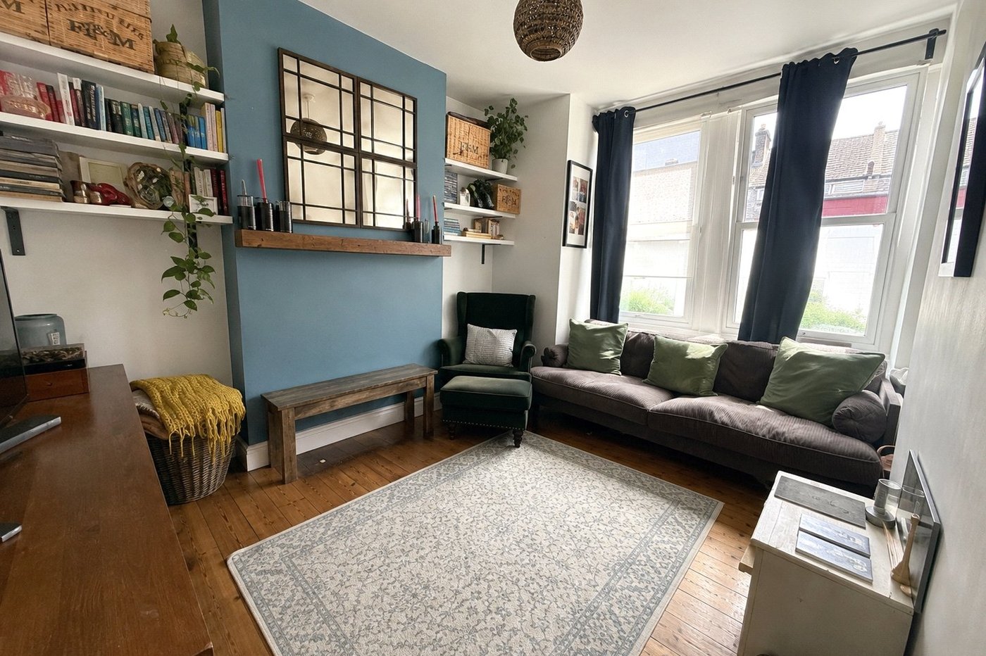 2 bedroom property for sale in London | Robinson Jackson
