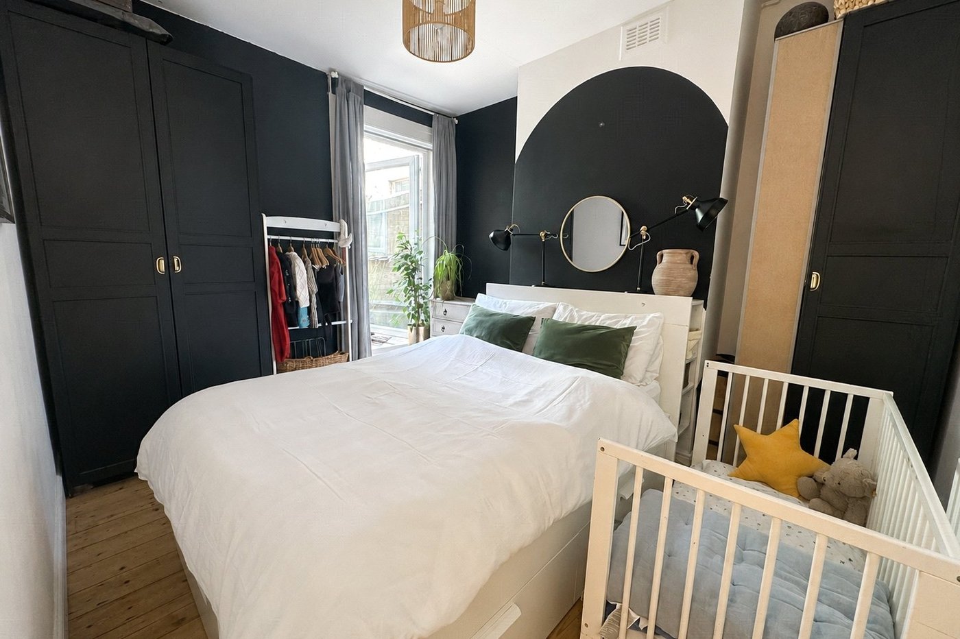 2 bedroom property for sale in London | Robinson Jackson