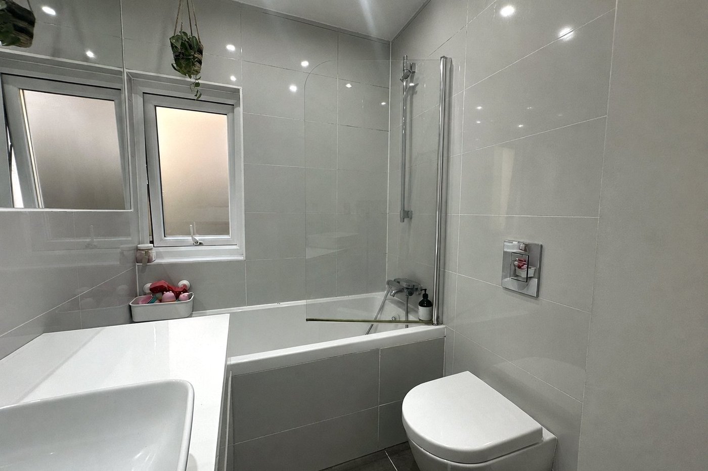 2 bedroom property for sale in London | Robinson Jackson