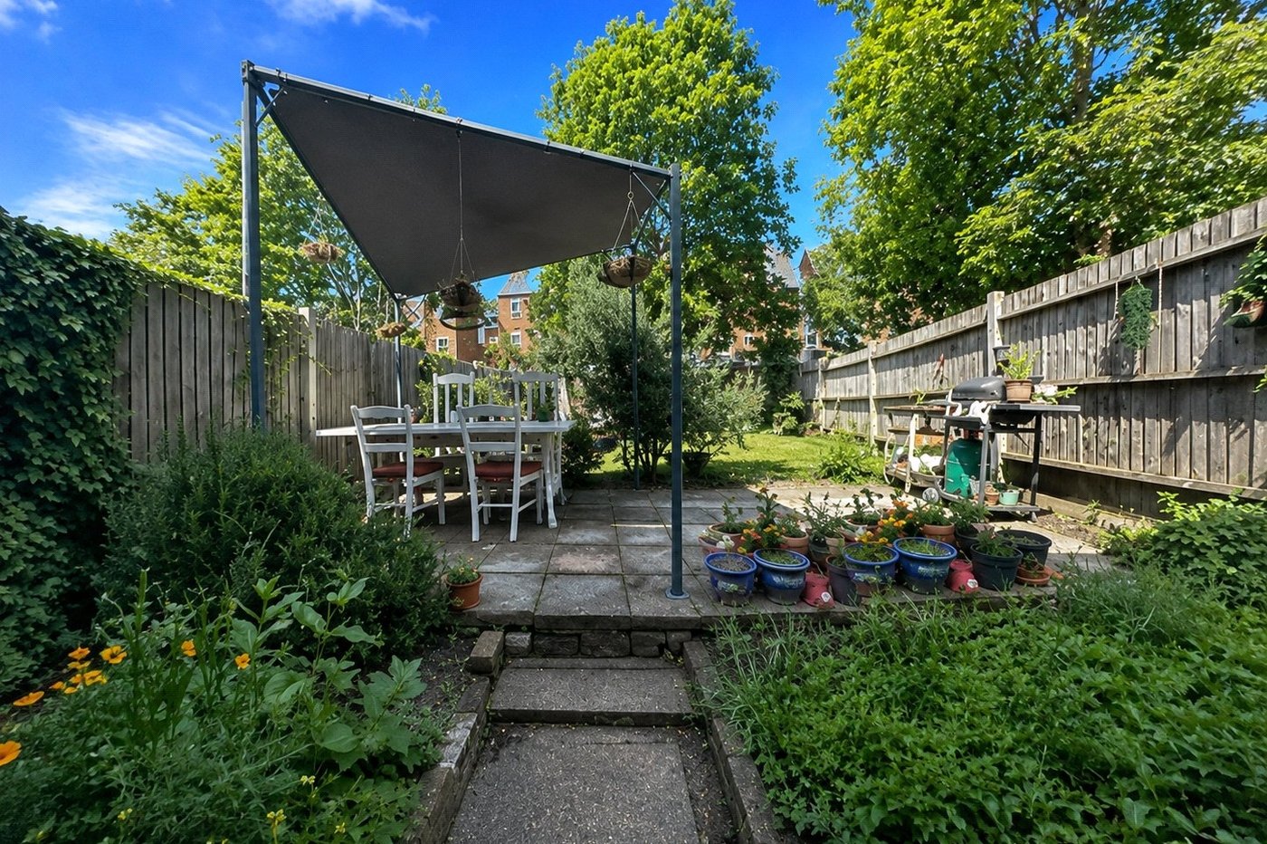 2 bedroom property for sale in London | Robinson Jackson