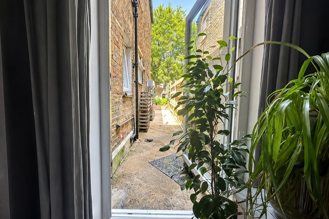 2 bedroom property for sale in London | Robinson Jackson