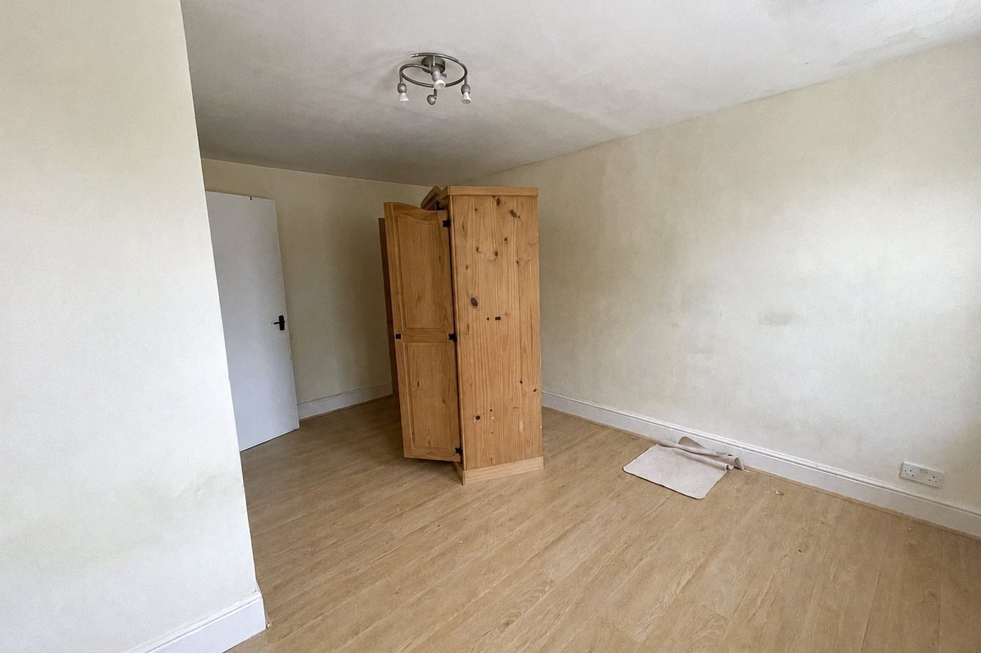 2 bedroom property for sale in London | Robinson Jackson