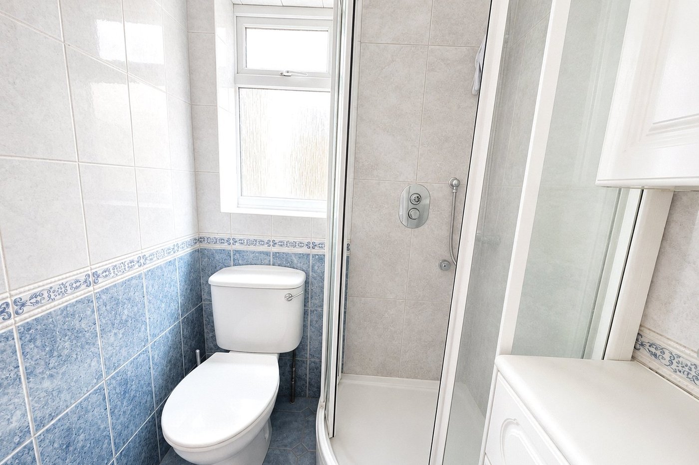 2 bedroom property for sale in London | Robinson Jackson
