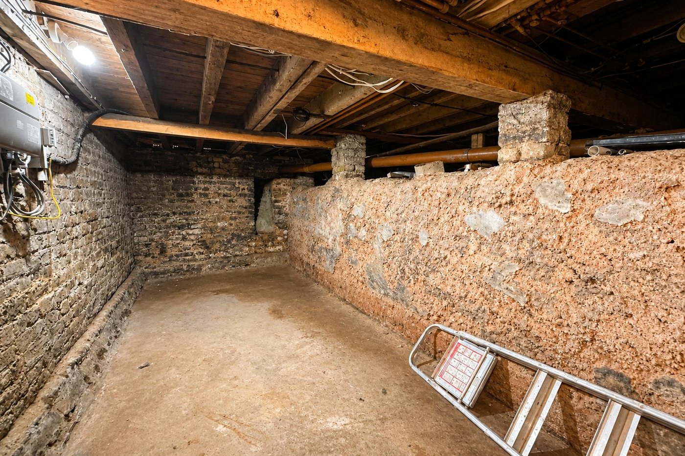 2 bedroom property for sale in London | Robinson Jackson