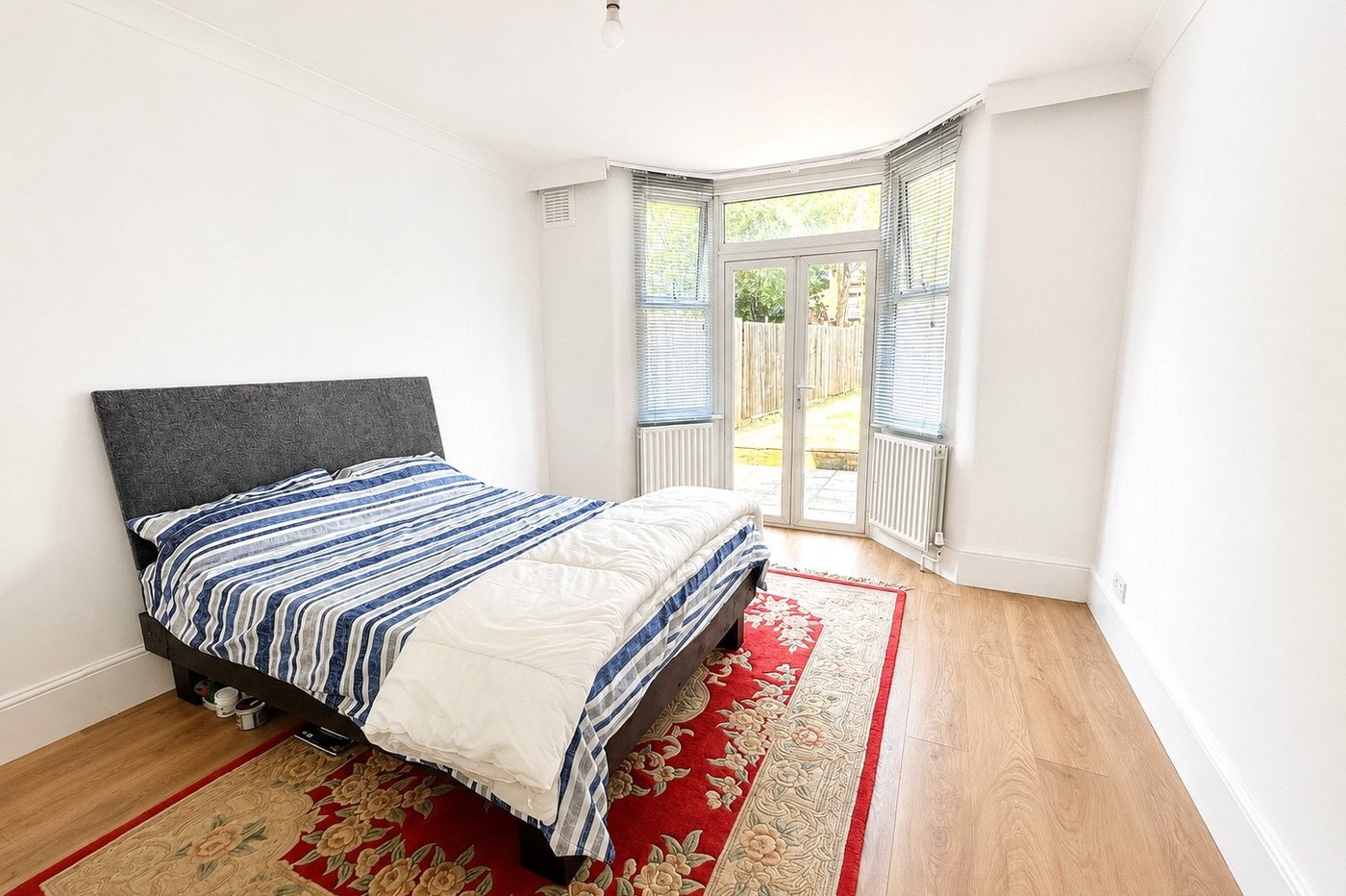 2 bedroom property for sale in London | Robinson Jackson