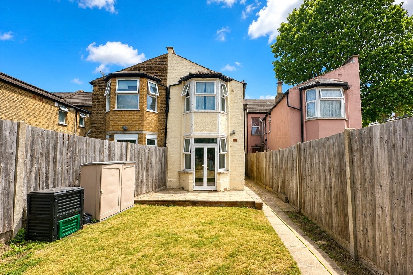2 bedroom property for sale in London | Robinson Jackson